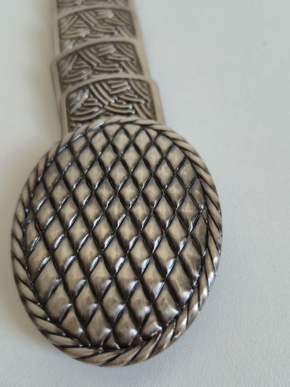 Silver-Tone Men’s Belt Buckle with Textured Diamond Pattern